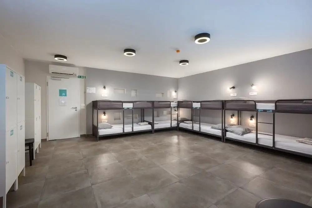 SUBTUB Hostel Makarska