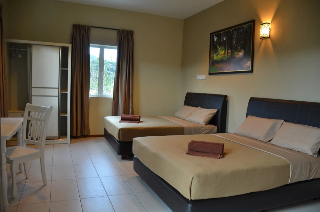 Rovers Inn Guesthouse - Age 11 And Above Only