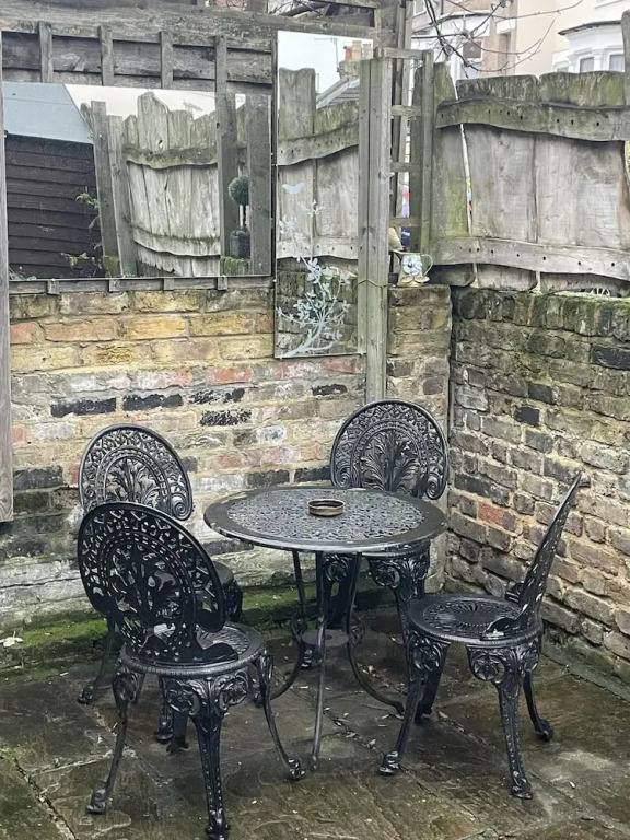 Traditional Elegant Spacious English Home, 4bdr