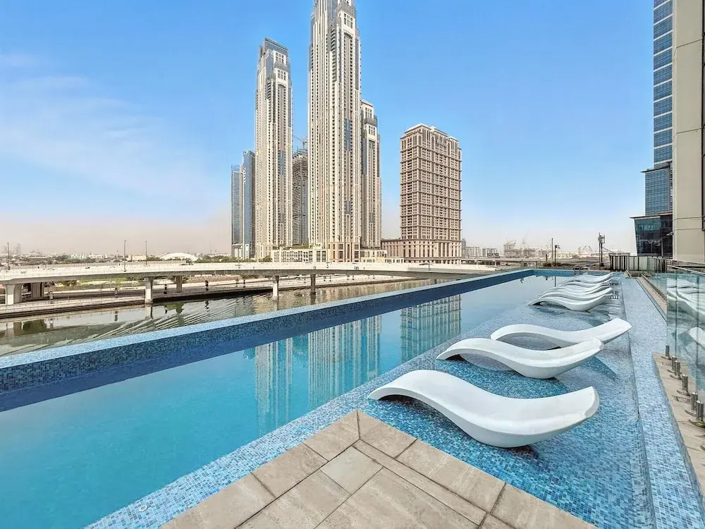 Luxury Suite Canal Views Infinity Pool