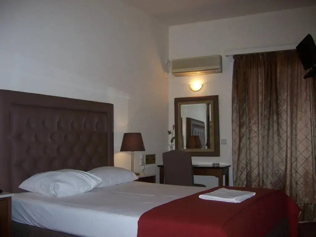 Queens Leriotis Hotel