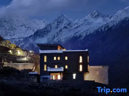 Yanlan Xue Xiu · Snow - domain Secret - land Homestay (Siguniang Mountain Scenic Area Store)