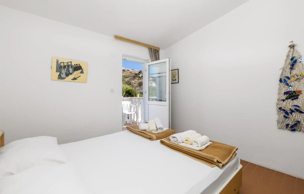 Awesome Apartment in Pag With Wifi and 2 Bedrooms