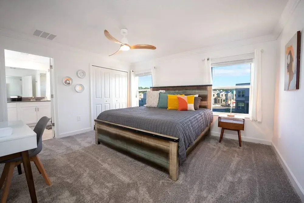 TH 4Br Walking Distance to Club