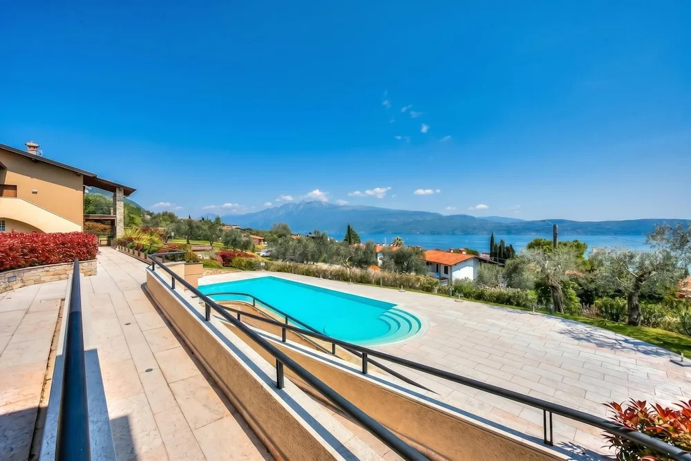Borgo Belvedere-lake View & Shared Pool