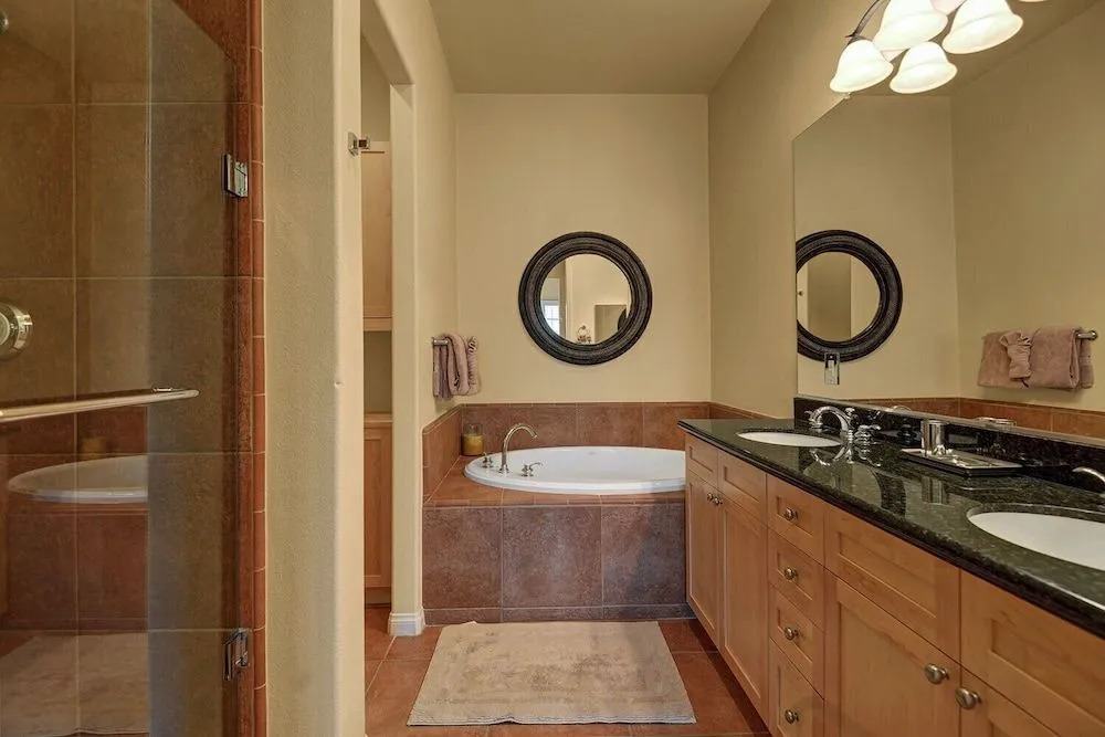 Barefoot Villa Mountain Views & Luxury Spa Access