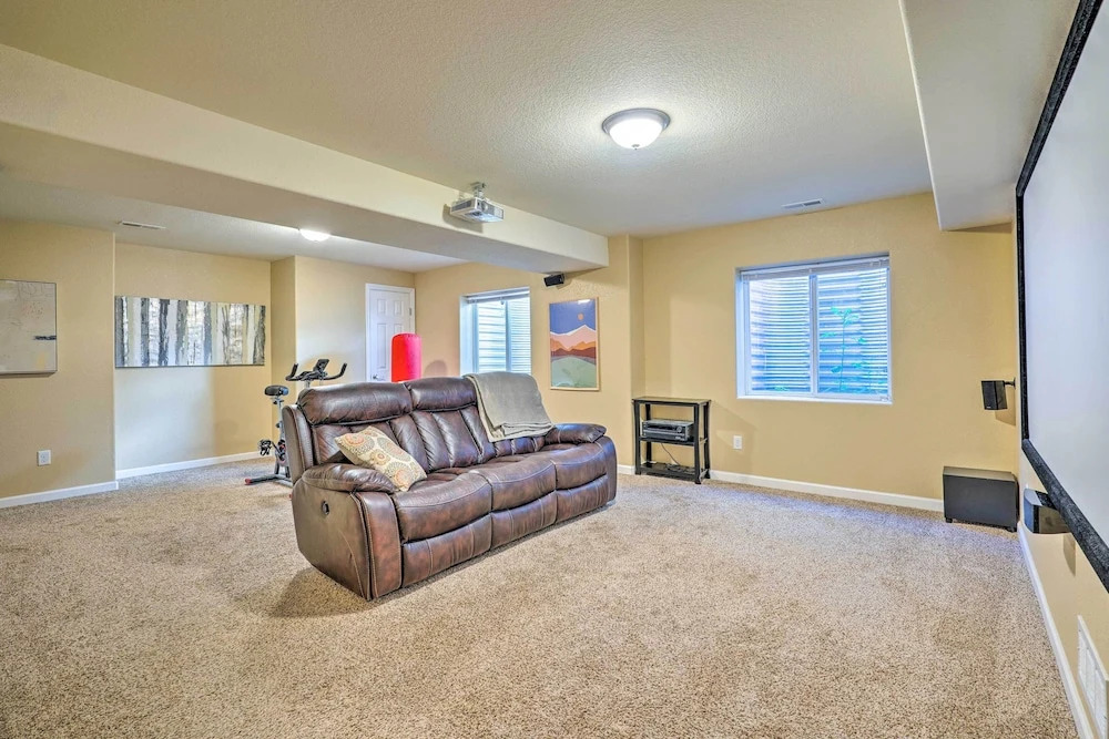 Spacious Springs Home + Patio ~ 10 Mi to Dtwn
