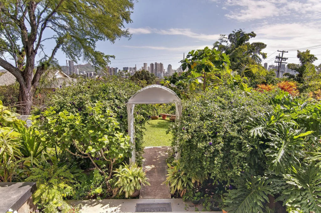 Manoa Valley Inn