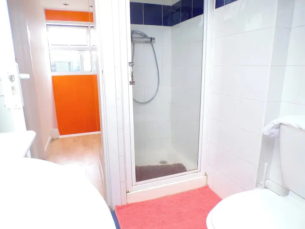 The Orange Housesleeps8-parking-pets&familyok-ac