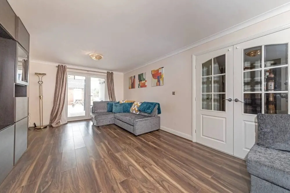 Large 5BR Home in Bedford Ideal for big Groups
