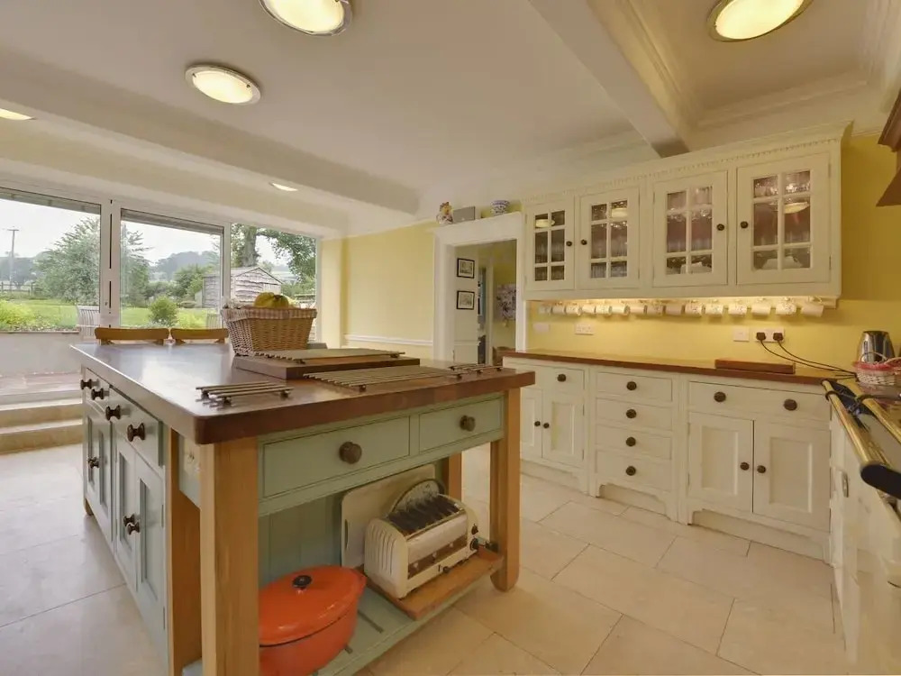 Abbots Manor