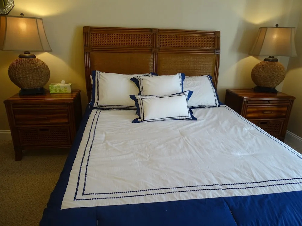 Bay Oaks E-82 2 Bedrooms 2 Bathrooms Apts