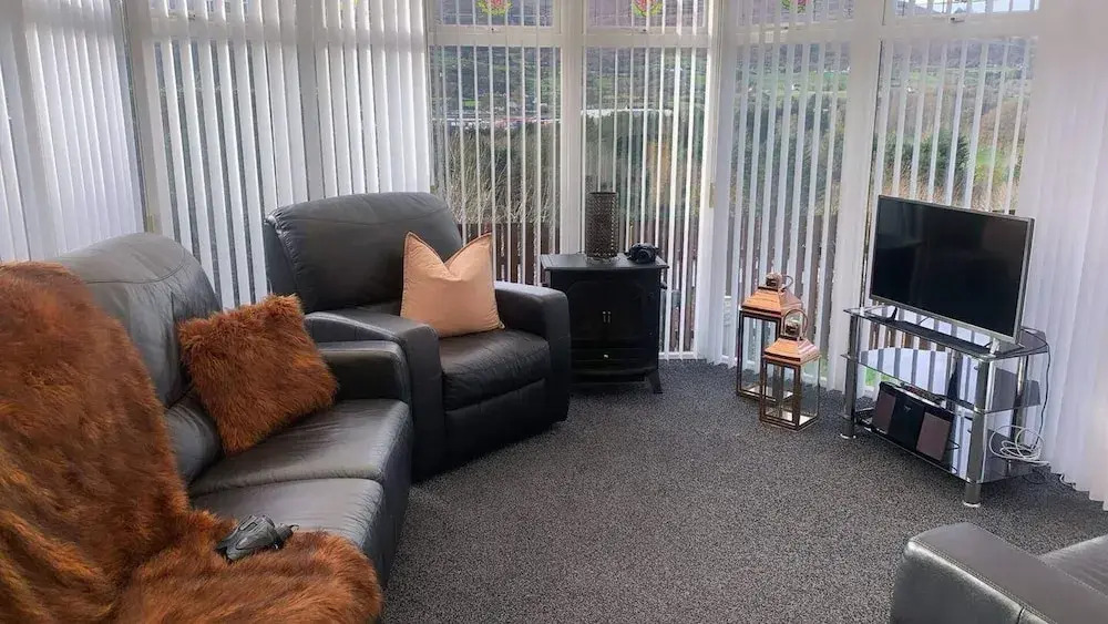 Overlooking Carlingford Lough Modern and Spacious!