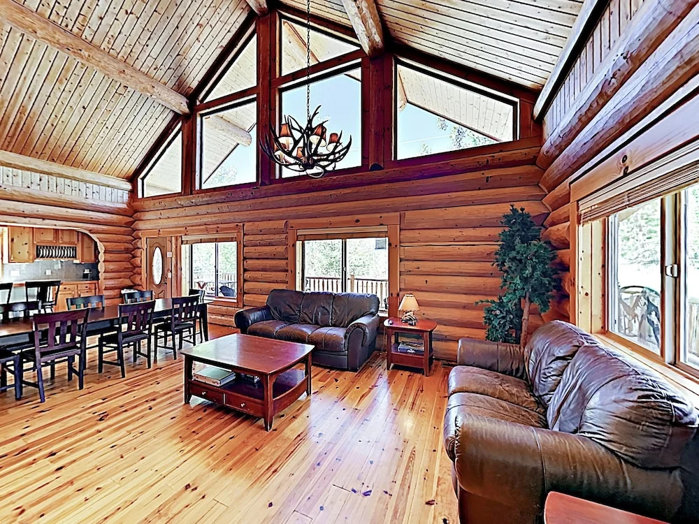 New Listing! Charming Woodland , Near Hiking 3 Bedroom Cabin