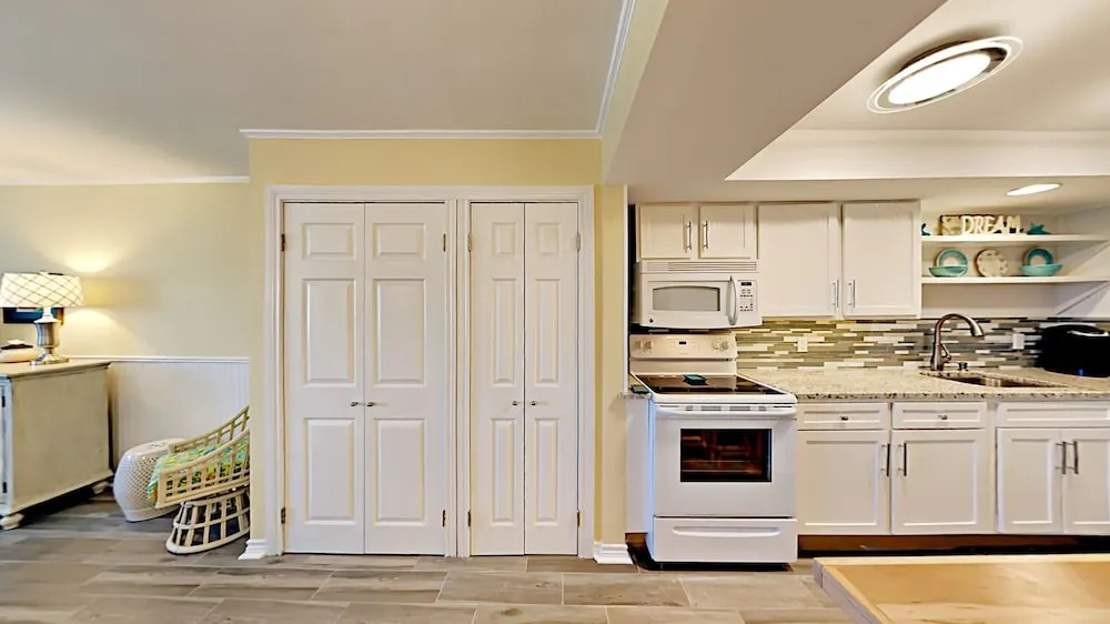 122 Sea Breeze - Sutdio Condo