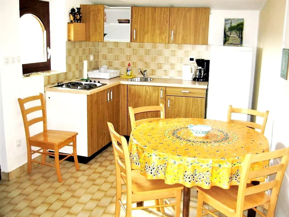 Apartment With 2 Bedrooms in Murter, With Wonderful sea View, Balcony
