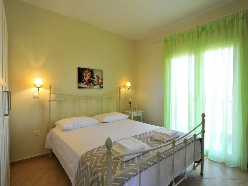 Fotinia Beach House 1st floor - Dionysiou Beac...