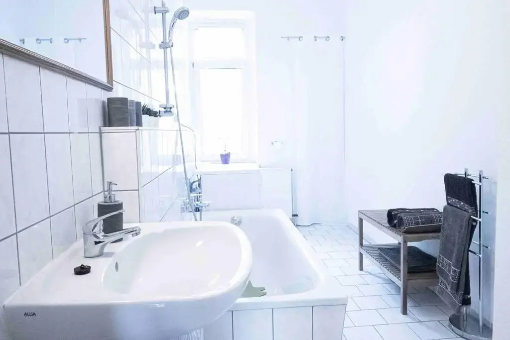 Top moderne Wohnung in Leipziger Altbau - Netflix inklusive