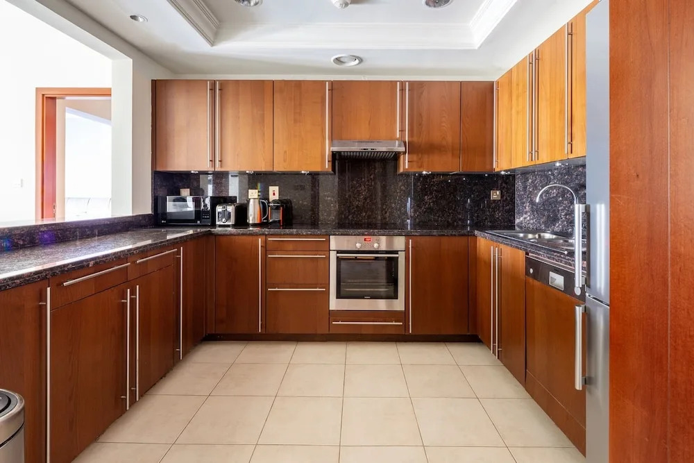 Deluxe 1BR in Fairmont South W/ Huge Balcony & Beach Club Membership!