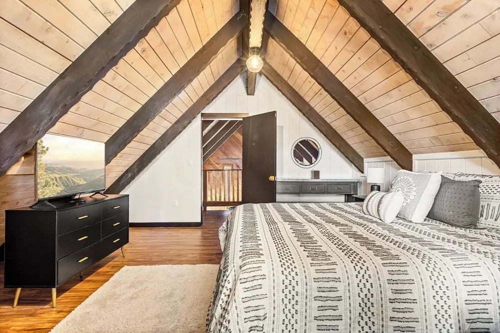 Backway Hideaway Close to the Village!