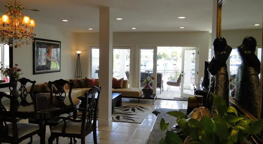 Villa Sereno- Luxury Lakefront Villa near Laguna Beach
