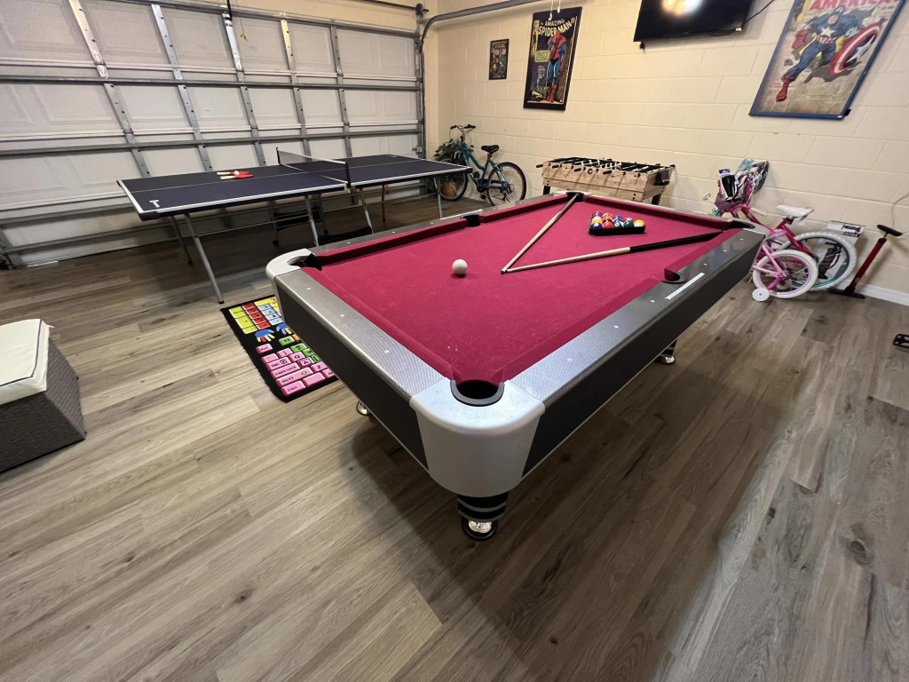 Luxury Lakeside Pool & Spa Home close to Disney, Kissimmee, US