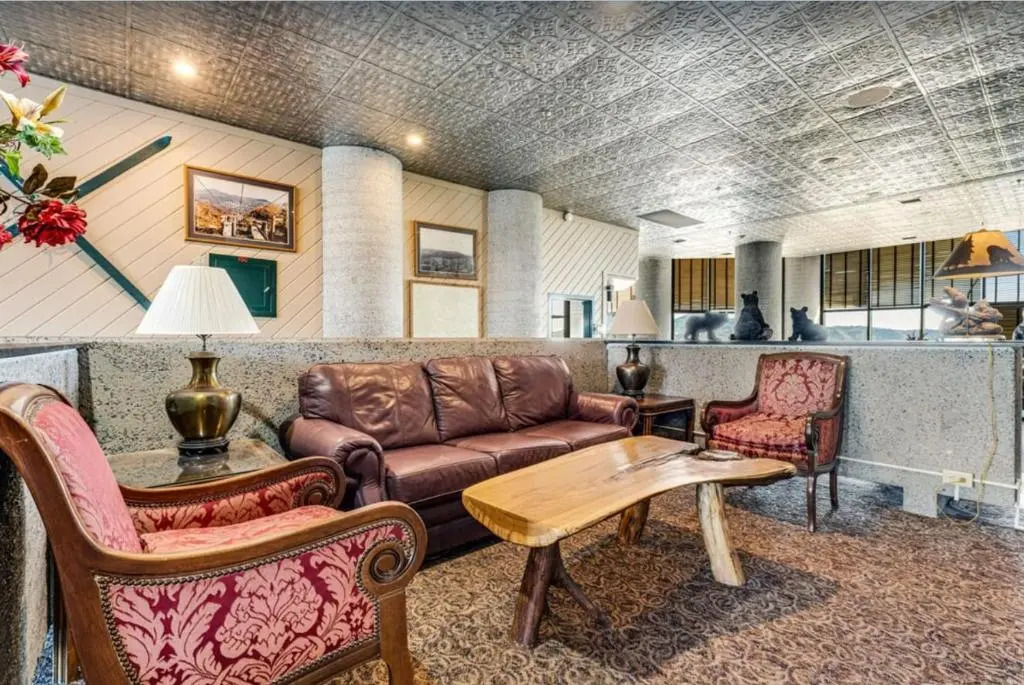 Uhost AI 2BR Condo Scenic Mountain Retreat