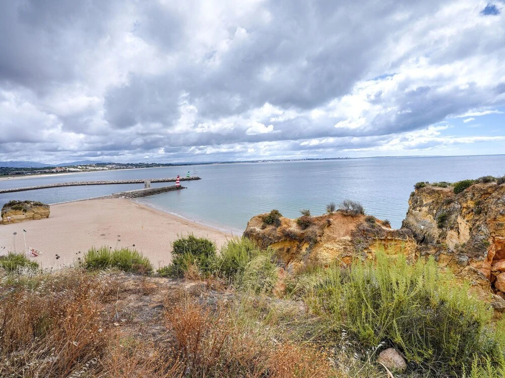 Beautiful Apartment With a Bedroom in Meia Praia and a Communal Swimming Pool