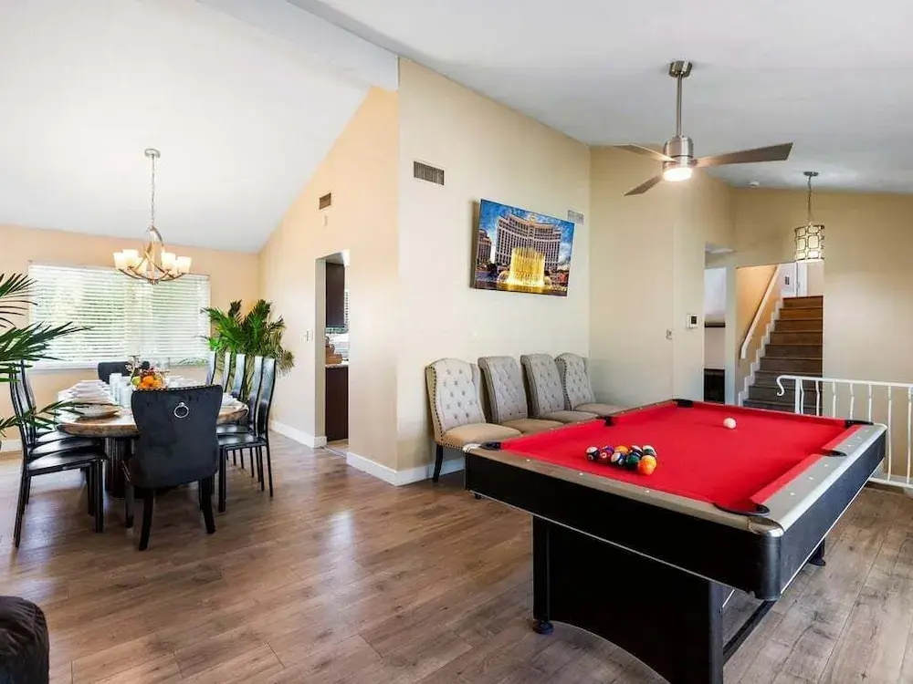 6 Beds 3 Baths Pool BBQ Near the Strip