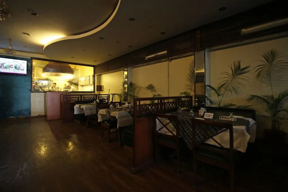 OYO 8132 Hotel Kukreja