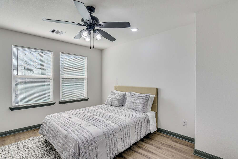 Sleek, Convenient New-build 8 Mi to Dtwn Houston!