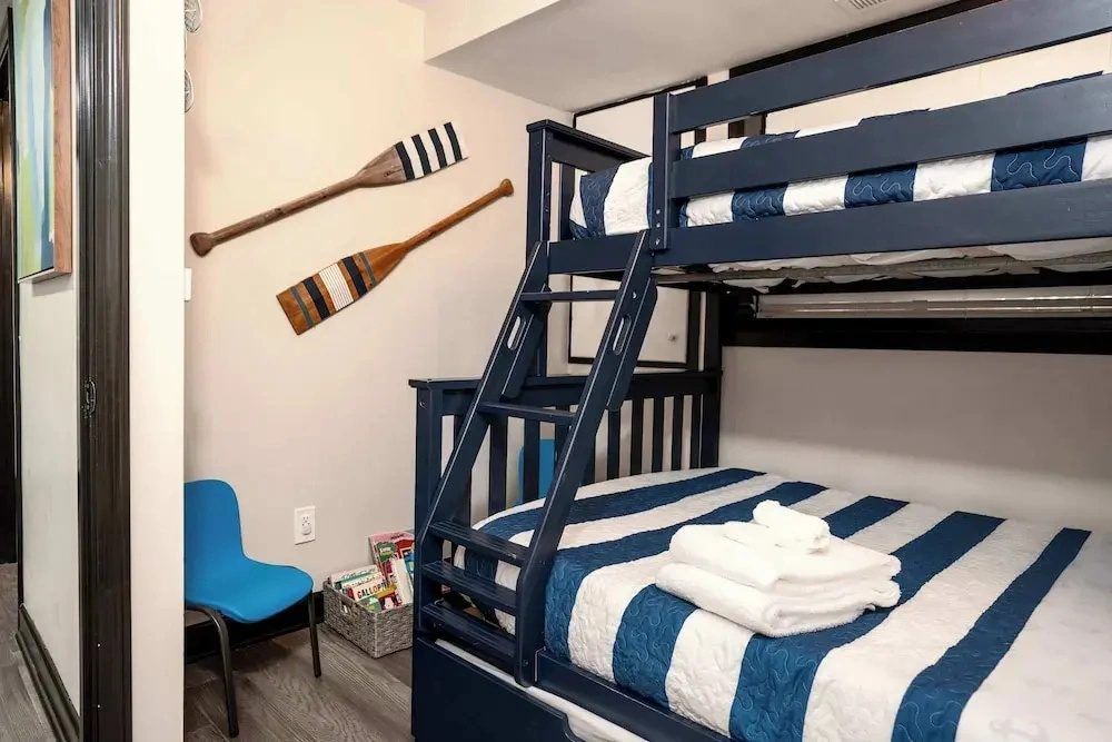 August Inn Charming Stay for 8