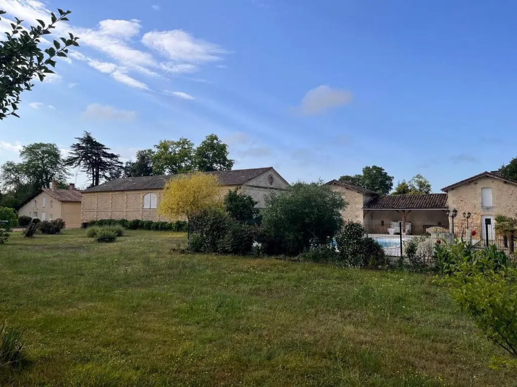 Domaine clos et arboré de 3 ha avec deux maisons