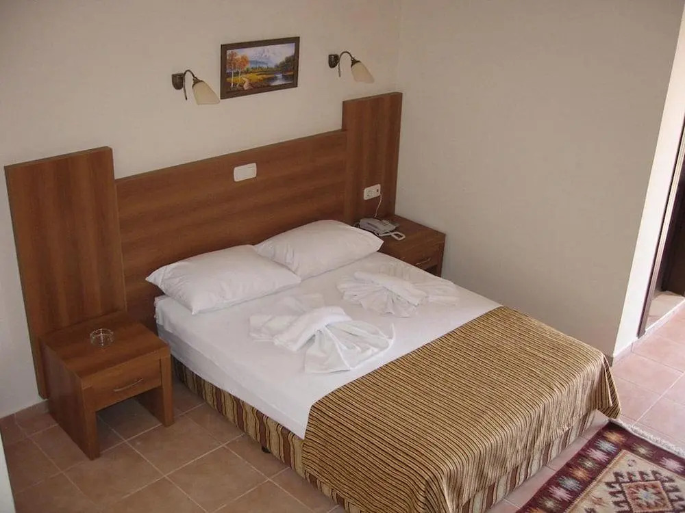 MG Moms Hotel