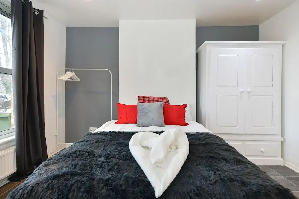 Impeccable 4-bed House With Garden in Brixton