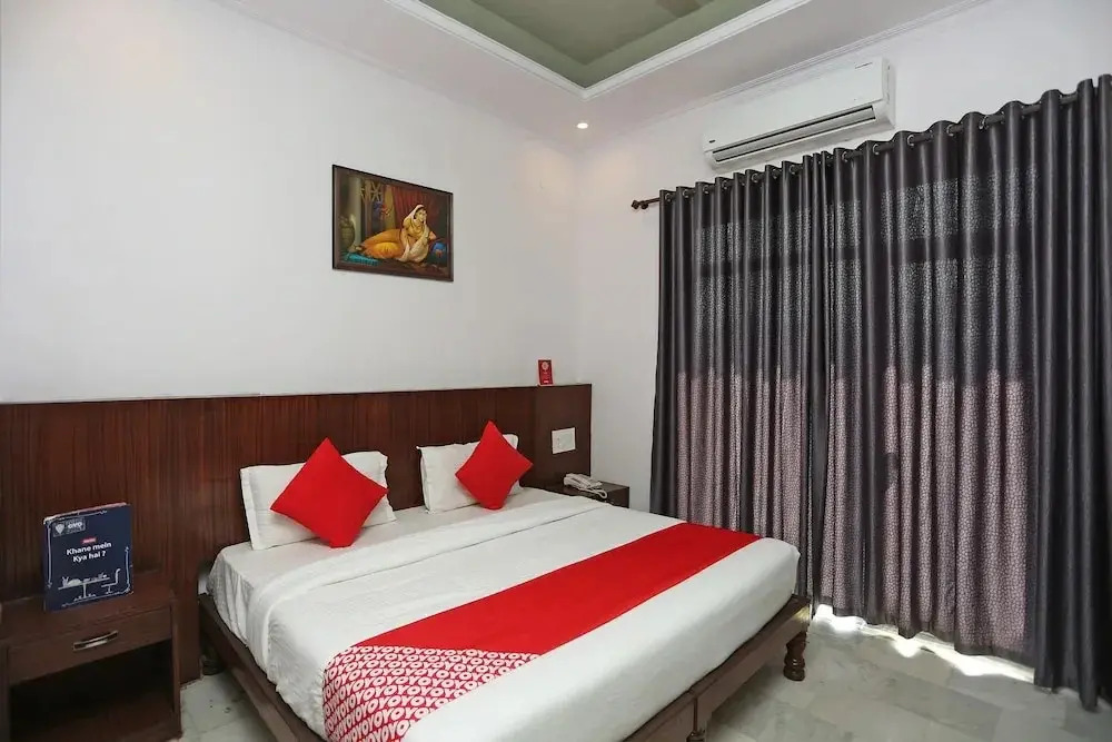 Hotel pramod palace