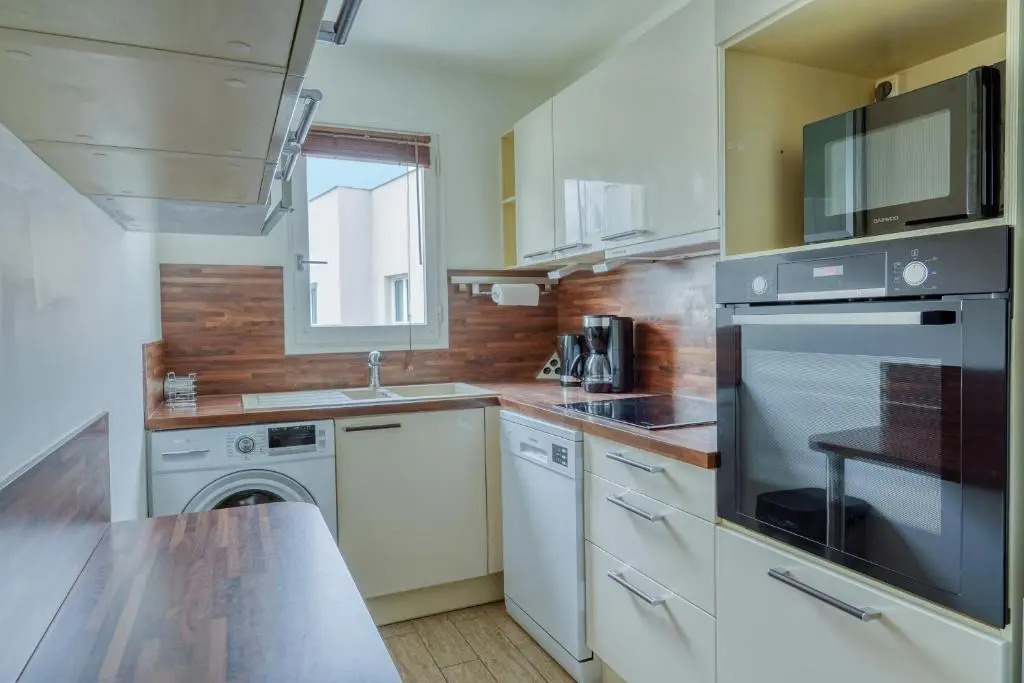 Chic and spacious apart with parking