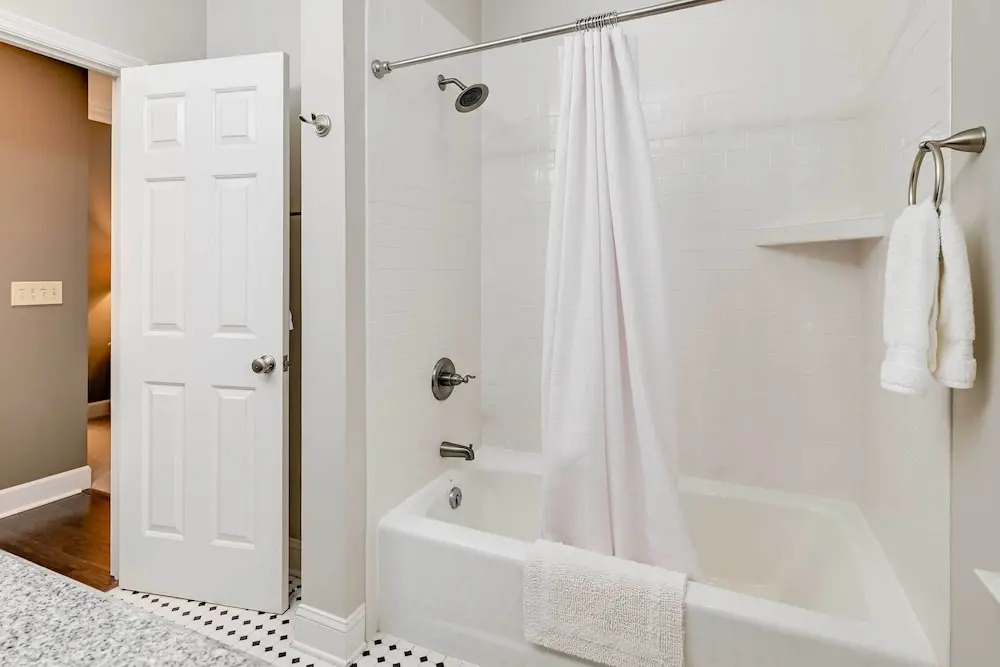 Charming Cottage Near Golf Courses & Marsh Walk!