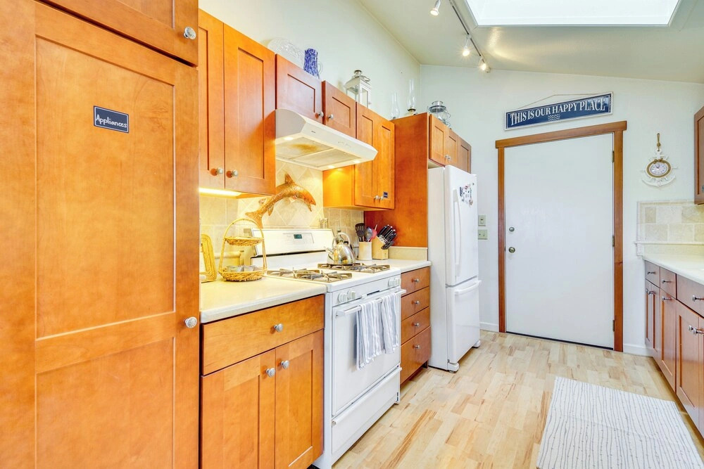 1/4 Mi to Beach: Family Home w/ Spacious Deck!