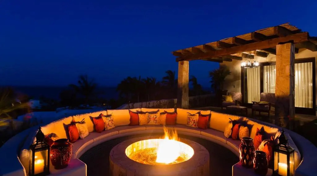 Ultra Luxury Villa with Premium Linens, Gym, Immense Pool, & 5 min Taxi to Downtown