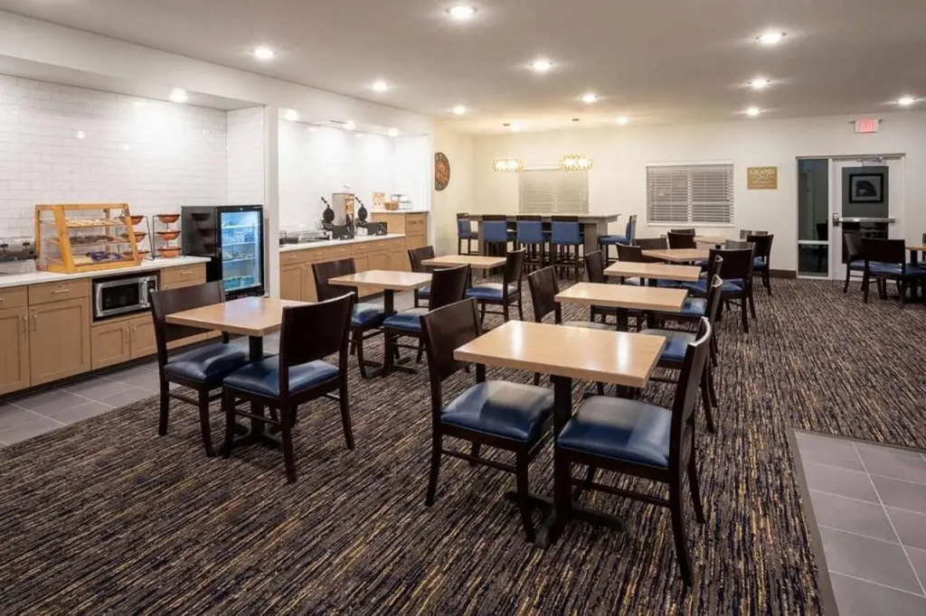 Little Crow Hotel & Conference, Trademark by Wyndham