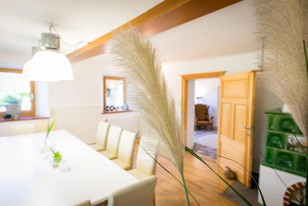 Chalet Green Pastures, romantic country side farm with pool near Salzburg