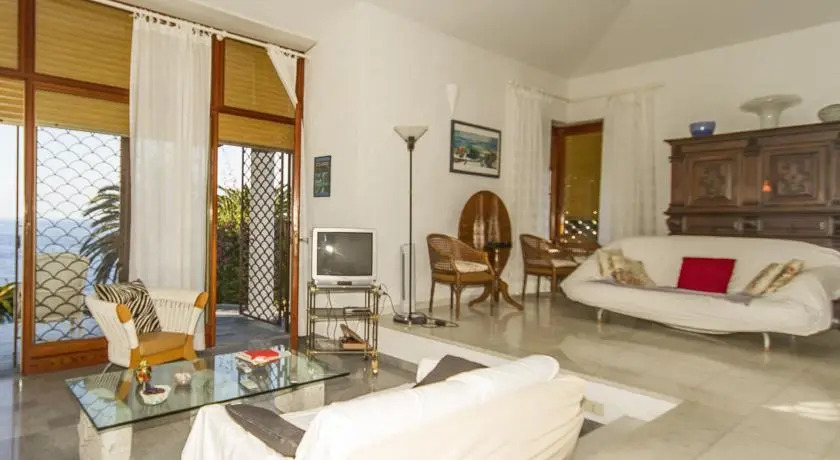 Villa White
