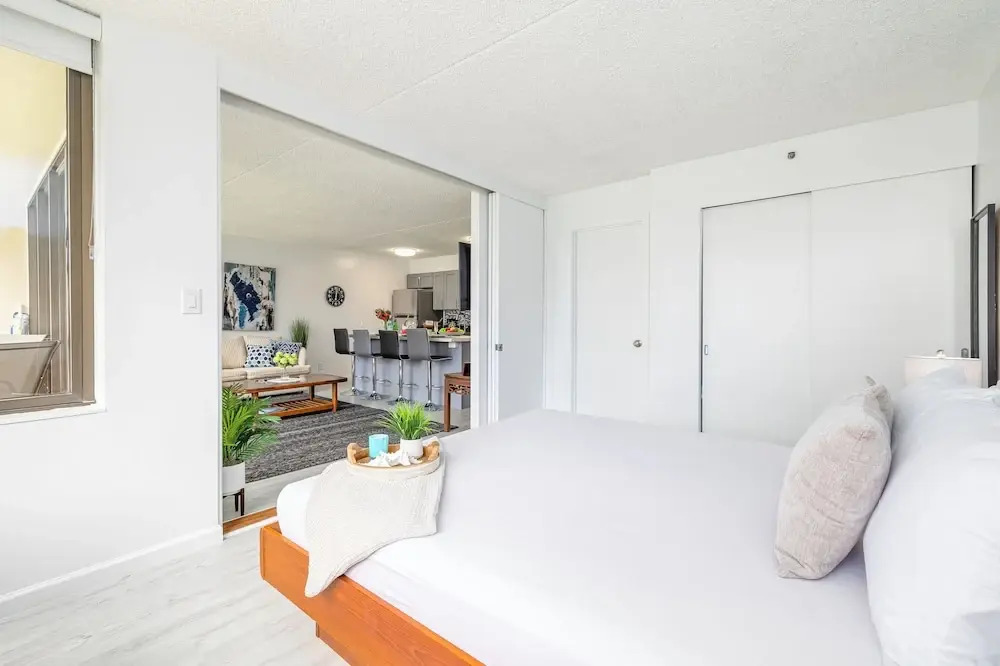 Waikiki Banyan Condo w/ King Bed & Parking, Near Beach