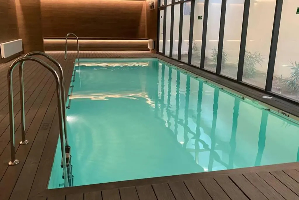Departamento de lujo en suite, en el piso 38, Las Condes, costado de parques y malls
