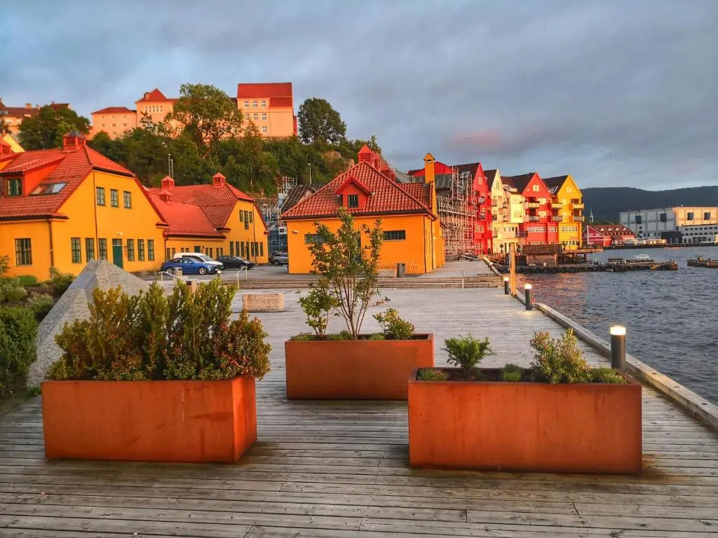 Eksklusiv & idyllisk leilighet i Sandvikensjøfront