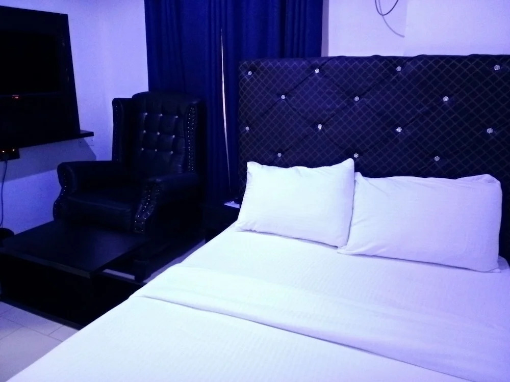 SMD Hotel and Suites