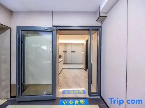 Lvju Smart Homestay (Zhangye Road Pedestrian Street)