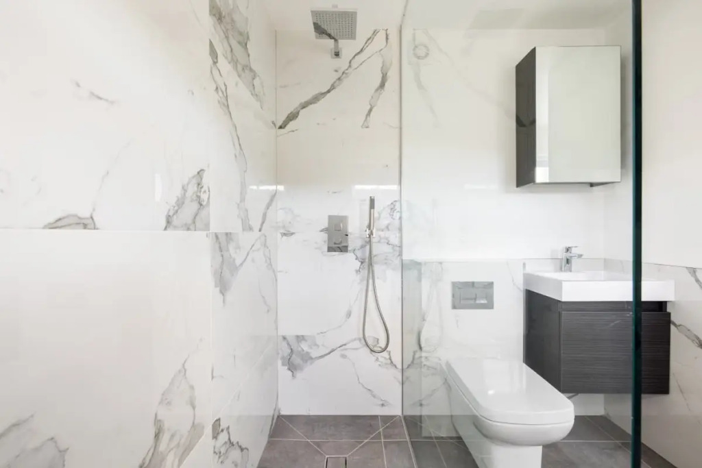 The Margravine Maisonette - Modern & Bright 2BDR Flat