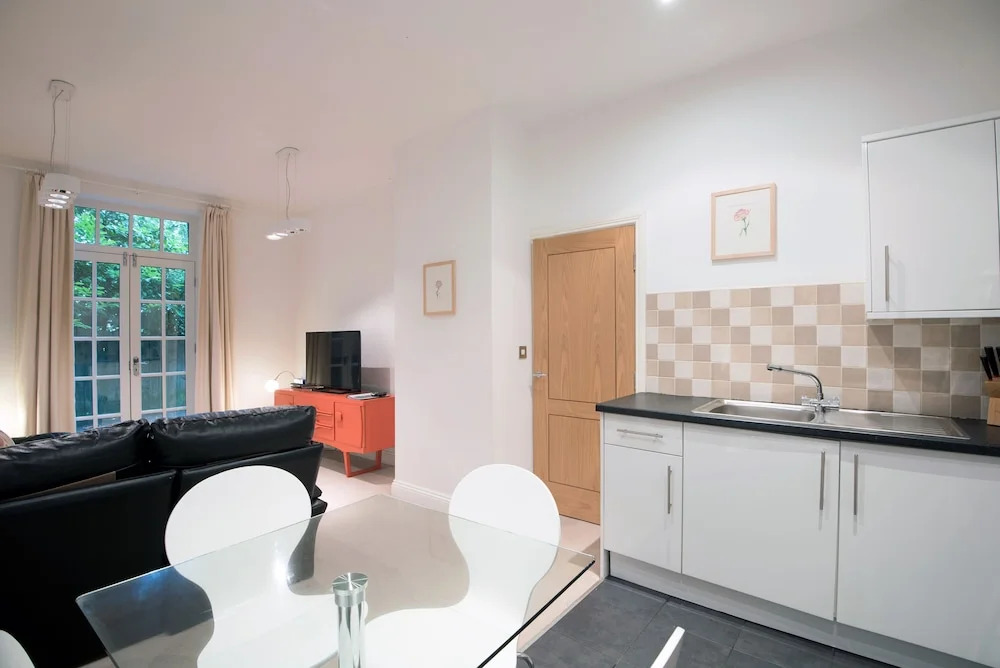 Apartment 2 The Grove